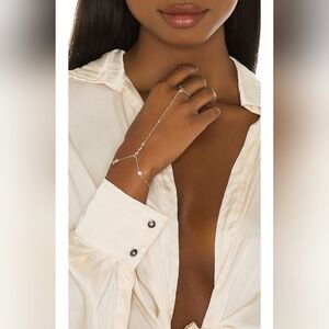 Anais Hand Chain in Gold